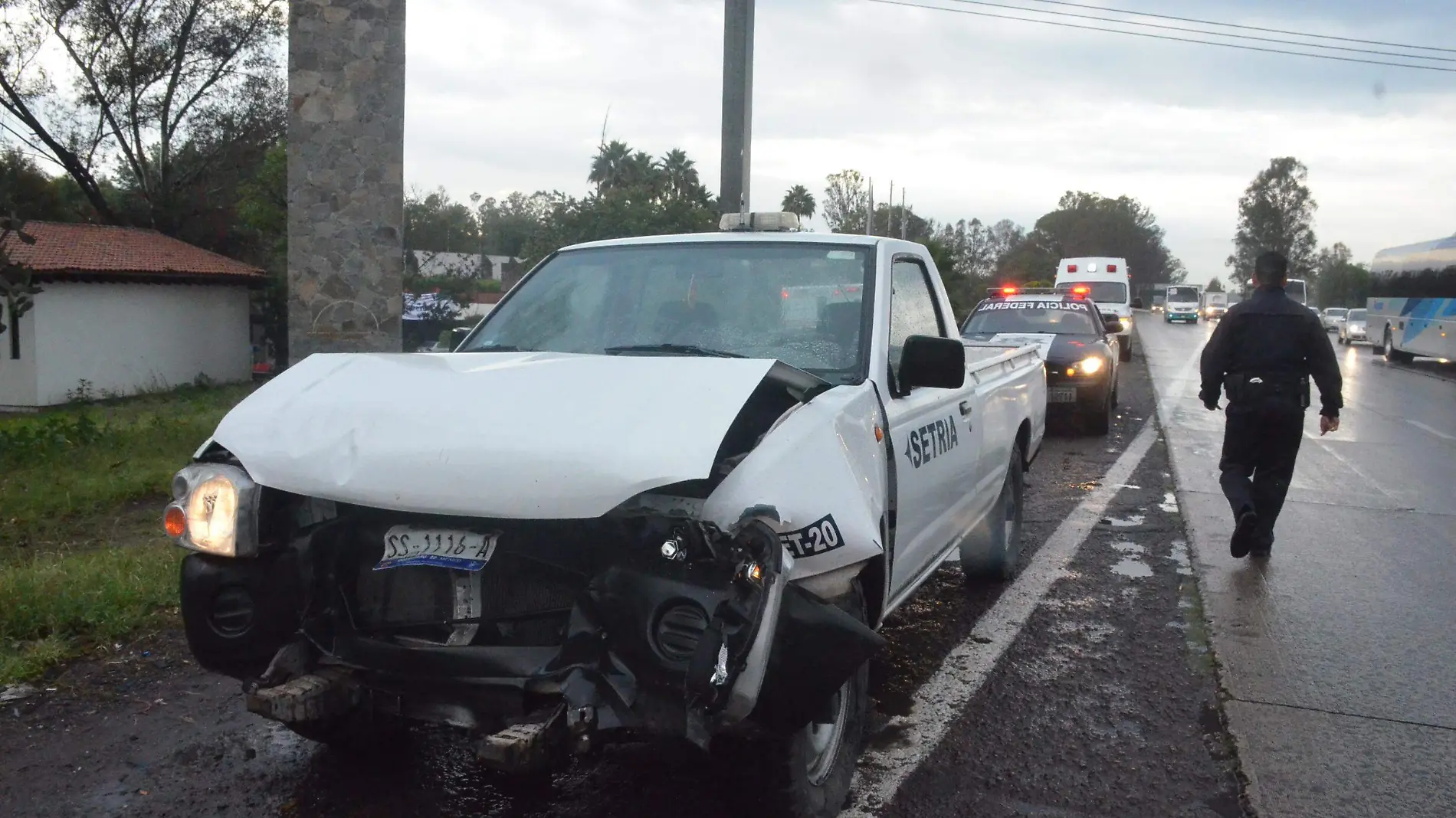 22 AGOSTO. Camioneta se impactó